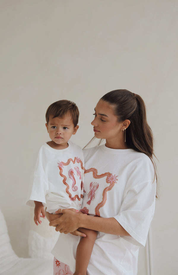 SEA SHELLS TEE - MAMA PINK/RED